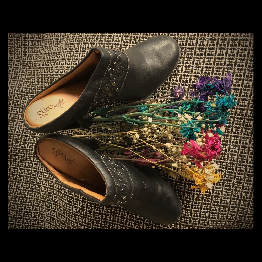 SOLD GUC open heeled shoes. Fashionably fun SOLD